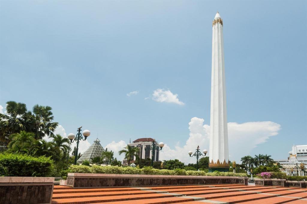 New Grand Park Hotel Сурабая Экстерьер фото