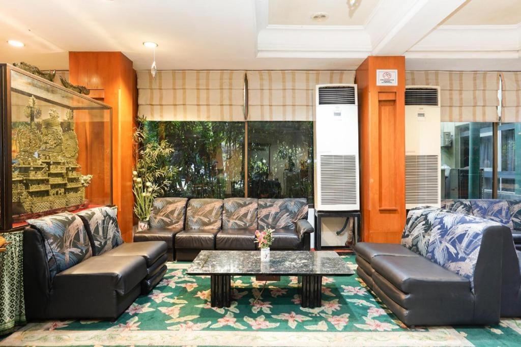 New Grand Park Hotel Сурабая Экстерьер фото