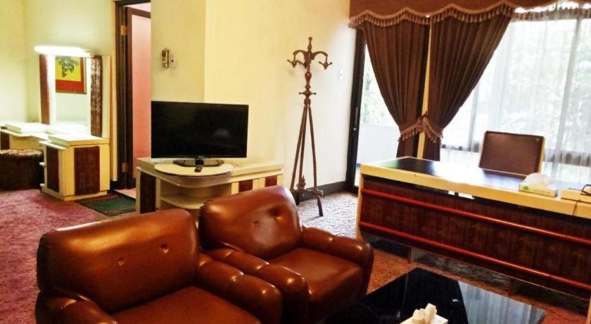 New Grand Park Hotel Сурабая Экстерьер фото