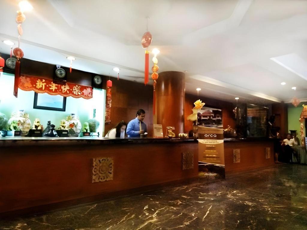 New Grand Park Hotel Сурабая Экстерьер фото